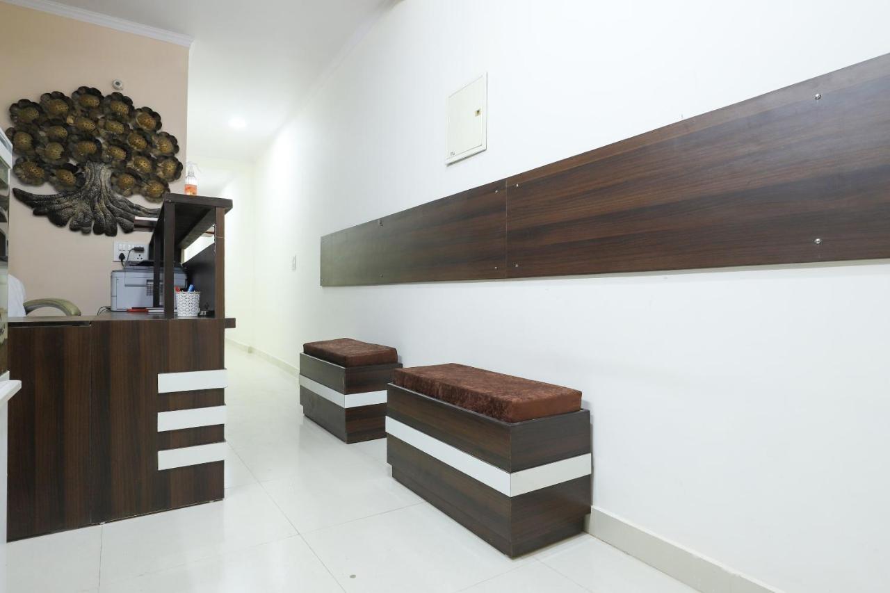 Oyo 77819 Shahdara Inn New Delhi Exteriör bild